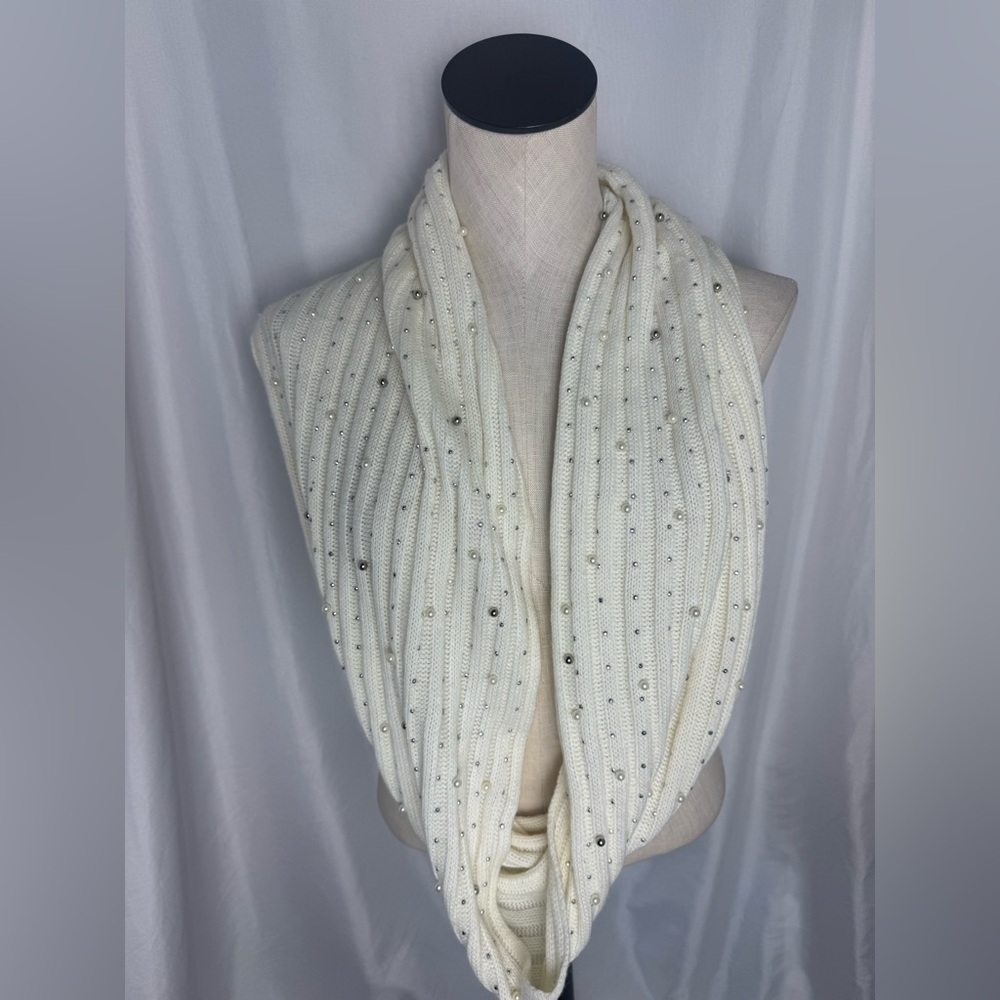 NY & Company Elegant Cream winter bling pearls Knit Scarf one size fits all NWOT